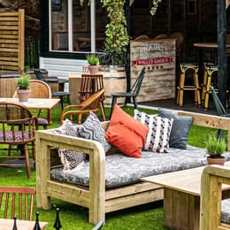 Hicks CH Walled Garden 1 LR 992679083