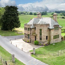 Liongate externals m hughes 0019v2 1 1