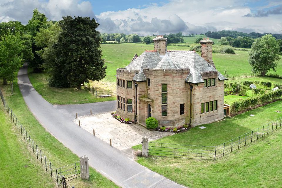 Liongate externals m hughes 0019v2 1 1