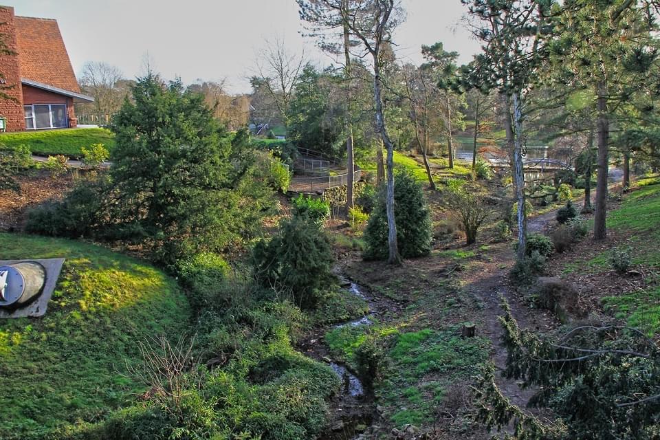 Queens Park Crewe 01