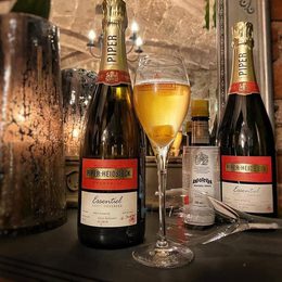 V In Santo 853890947